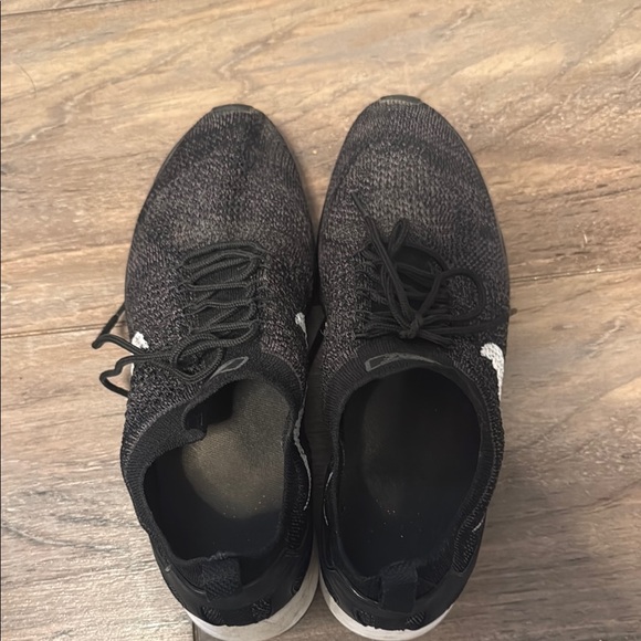 Nike flyknit Oreo Black and White Knit Sneakers - Picture 5 of 6